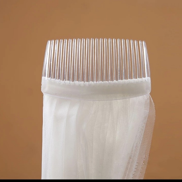 Cathedral Light Ivory Wedding Veil - Picture 4 of 8